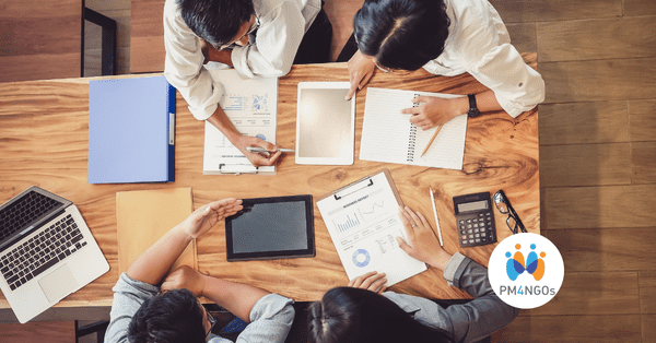 What is the relationship between managing change, stress and men and women’s mental health in projects?